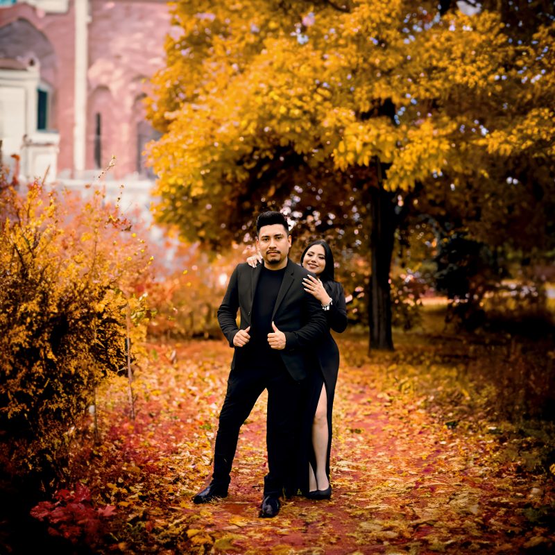 Couple portrait — autumn foliage